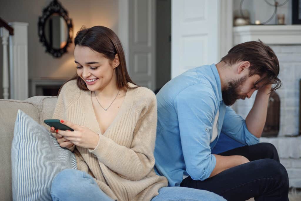 Semne că te înșală partenerul